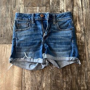 Woman’s American Eagle shorts
